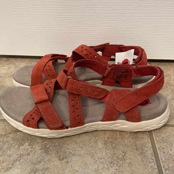 ⭐️NWT Velcro Sandals!!⭐️ - Picture 4 of 11